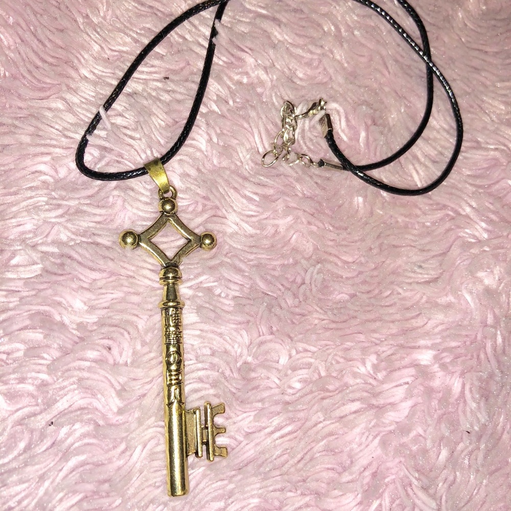 Attack on titan key necklace